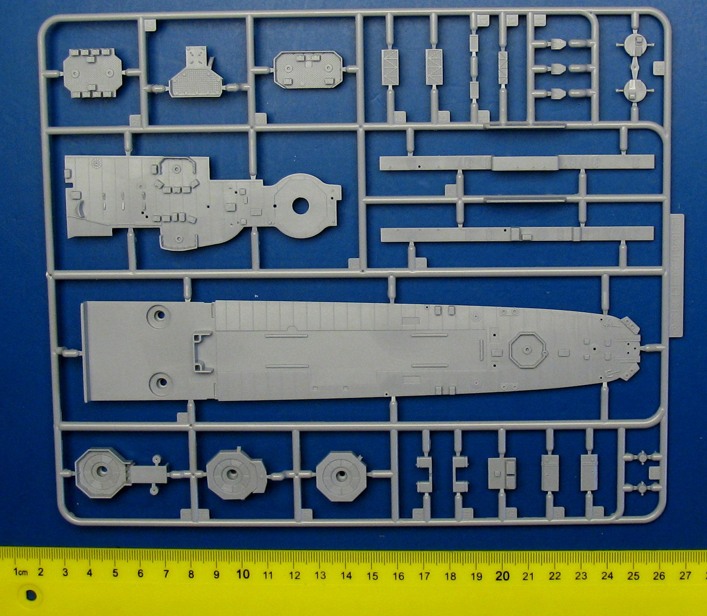 1/350 I.J.N. A.A. CRUISER ISUZU