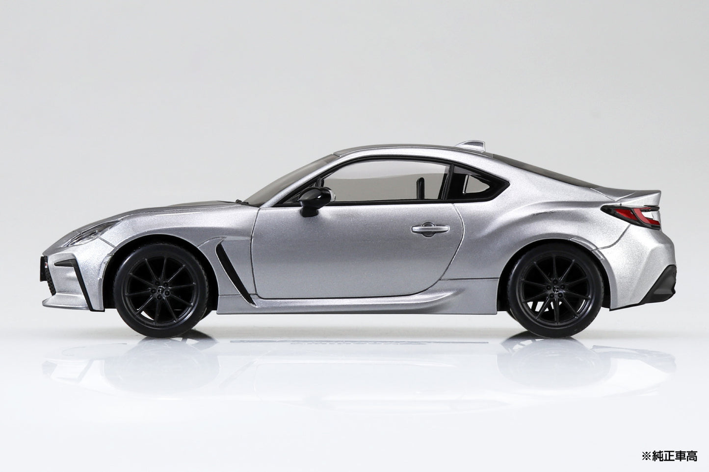 1/32 Toyota GR 86 (Ice Silver Metallic)