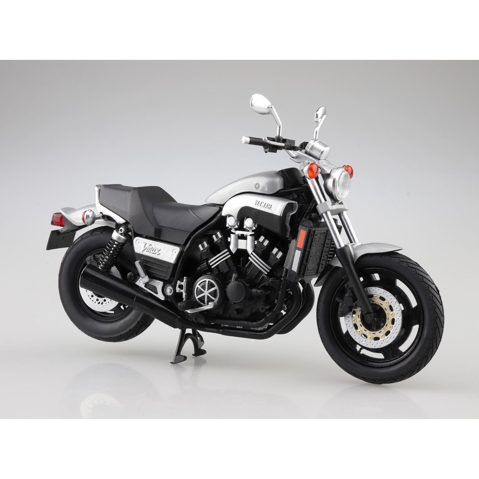 1/12 Diecast Yamaha VMAX (New Silver Dust)