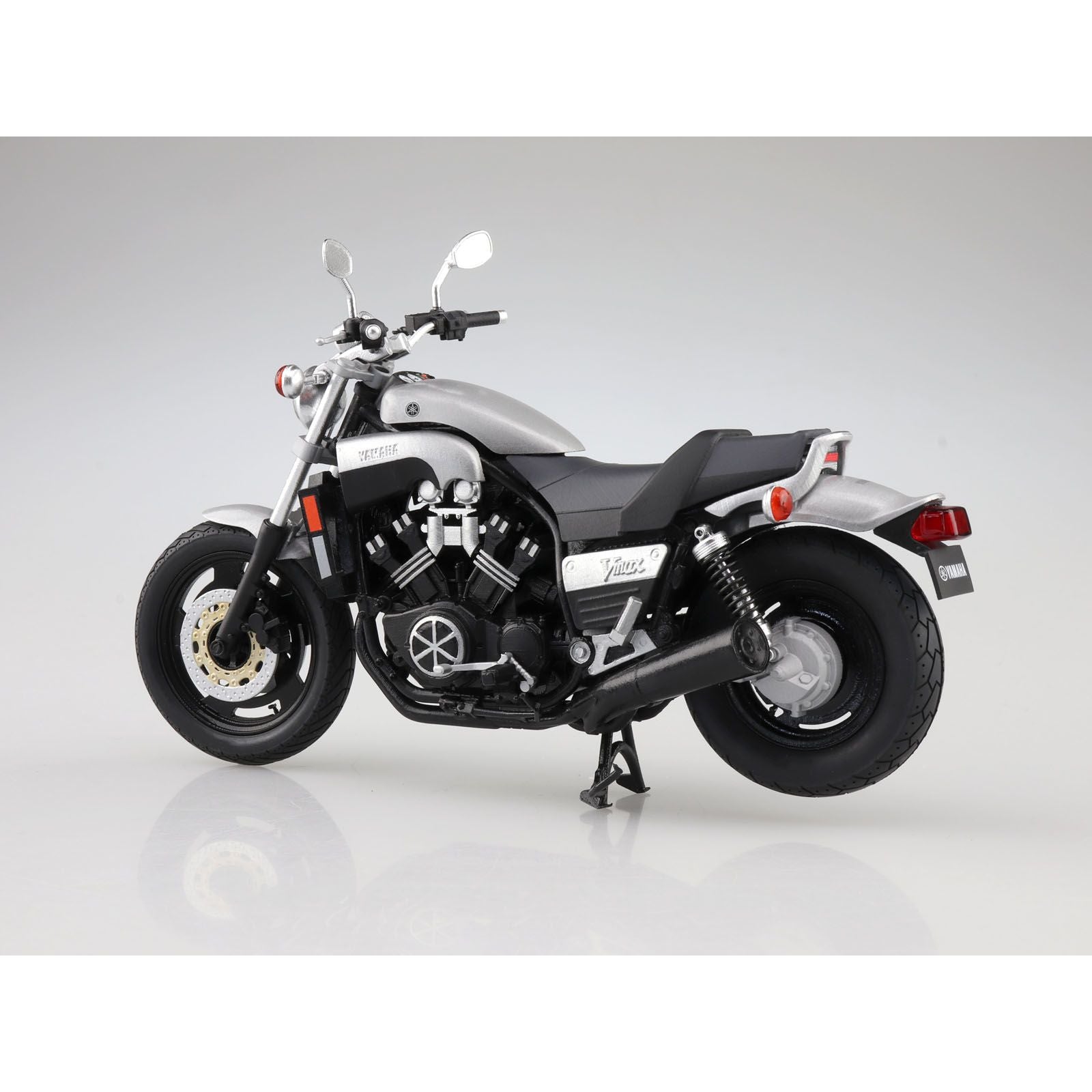 1/12 Diecast Yamaha VMAX (New Silver Dust)